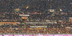 【千亿体育】罗马球迷告别穆里尼奥横幅：你捍卫了我们的罗马，永恒的荣耀！