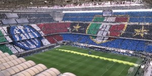 【千亿体育】国米球迷主场打出巨型TIFO，庆祝球队夺得队史第20座意甲冠军