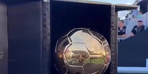 【千亿体育】迈阿密公开训练展出梅西第八个金球奖杯🏆，球迷排队合影