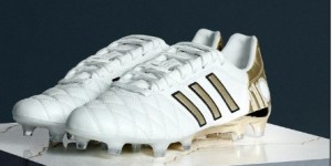 【千亿体育】白金配色！阿迪达斯官方正式发布克罗斯特别定制款足球鞋